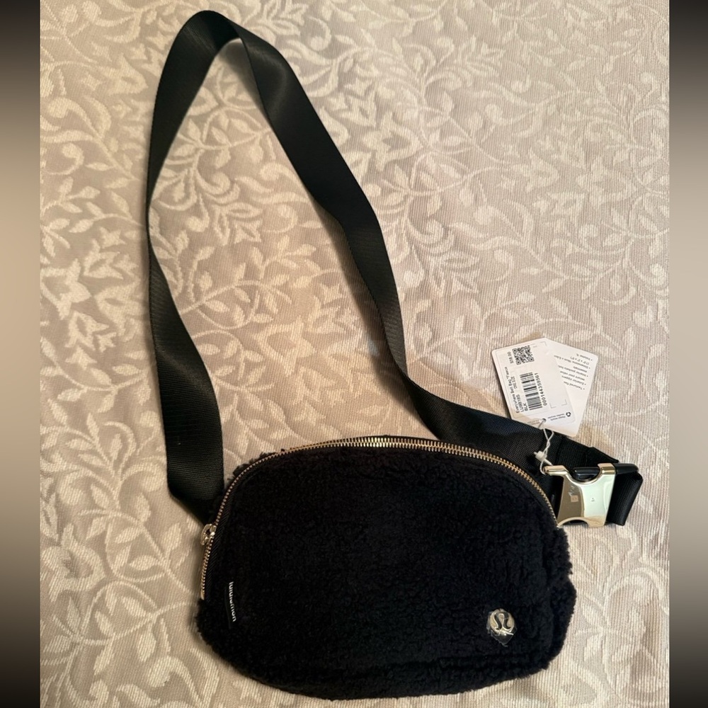 BNWT Lululemon Fleece Belt bag